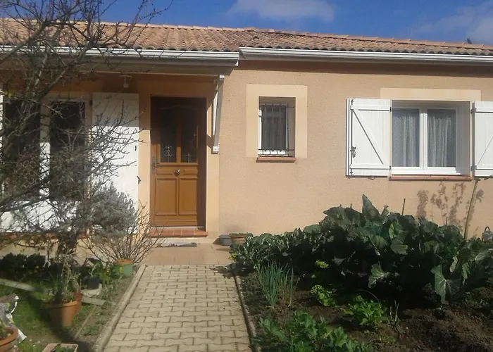 Jolie chambre centre Auterive en direction de Foix à 25 km de Toulouse avec petit-déjeuner inclus
